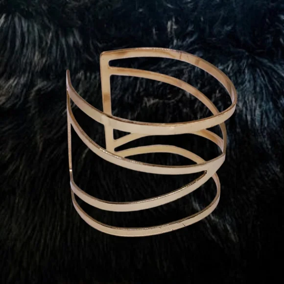 🎄10/$20. Gold Tone Open Cuff Metal Bracelet - Picture 3 of 6